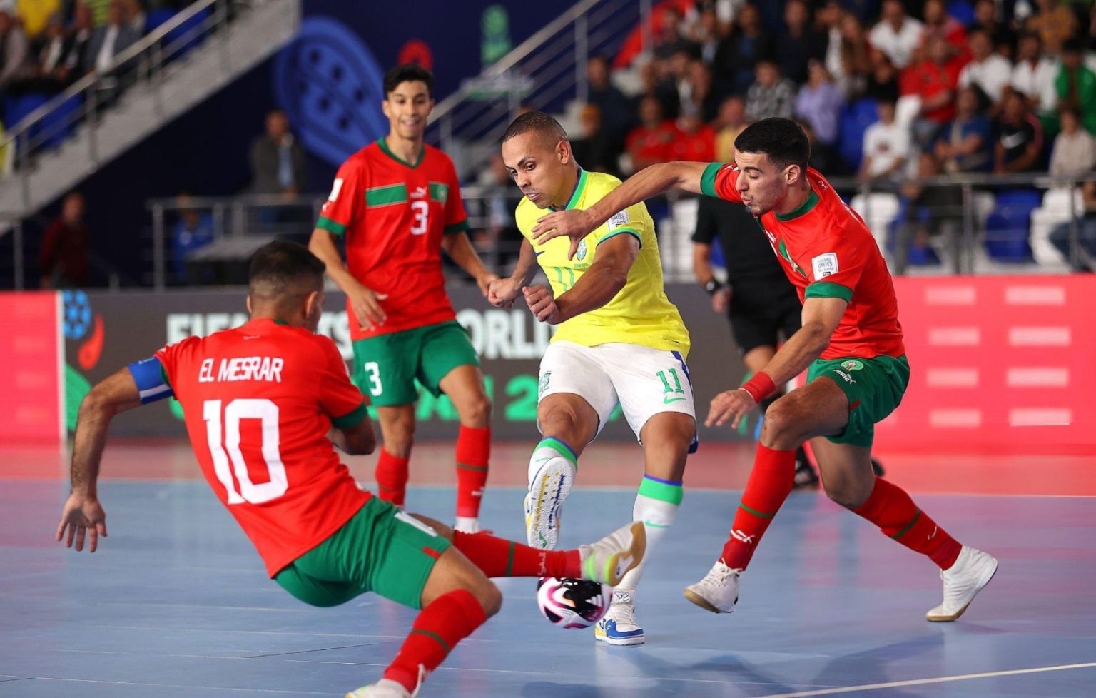 بعد الهزيمة أمام البرازيل.. أسود القاعة يودعون منافسات مونديال أوزبكستان