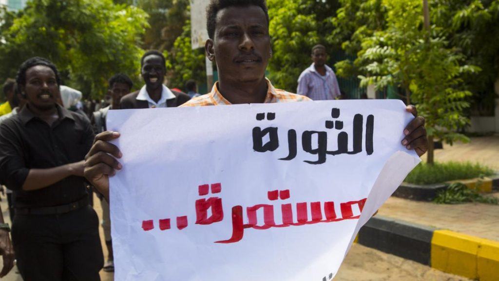 قلق من تحركات قيادات نظام البشير تحت ستار الحرب السودانية