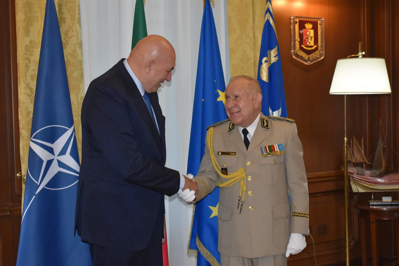 الفريق أول شنڨريحة يستقبل من طرف وزير الدفاع الإيطالي