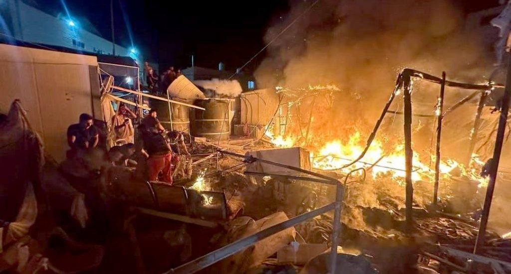 مجزرة جديدة داخل مستشفى بغزة.. الاحتلال يحرق نازحين داخل خيامهم ليلا