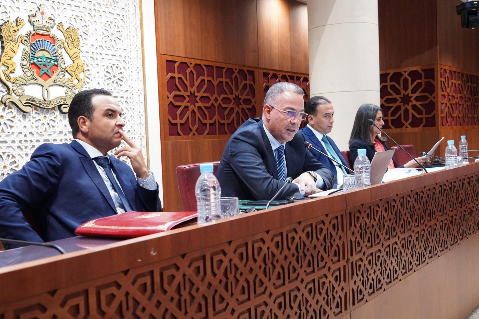 بحضور الحكومة.. مناقشة قانون الميزانية تفجر خلافا بلجنة المالية والمعارضة تهدد بالمقاطعة