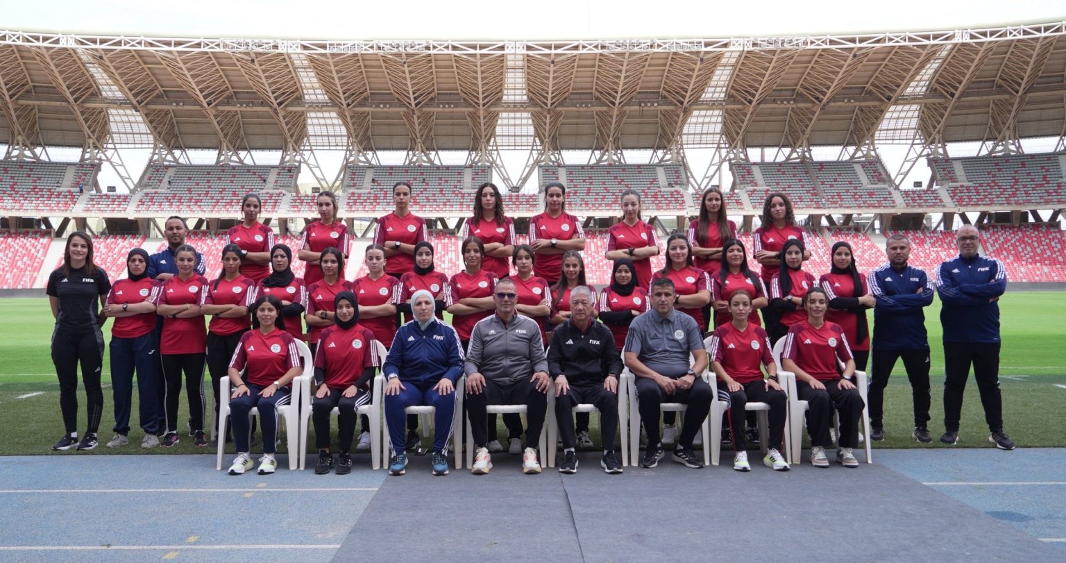 بالفيديو.. الحكمات الجزائريات يخضن تربص “الفيفا” بوهران