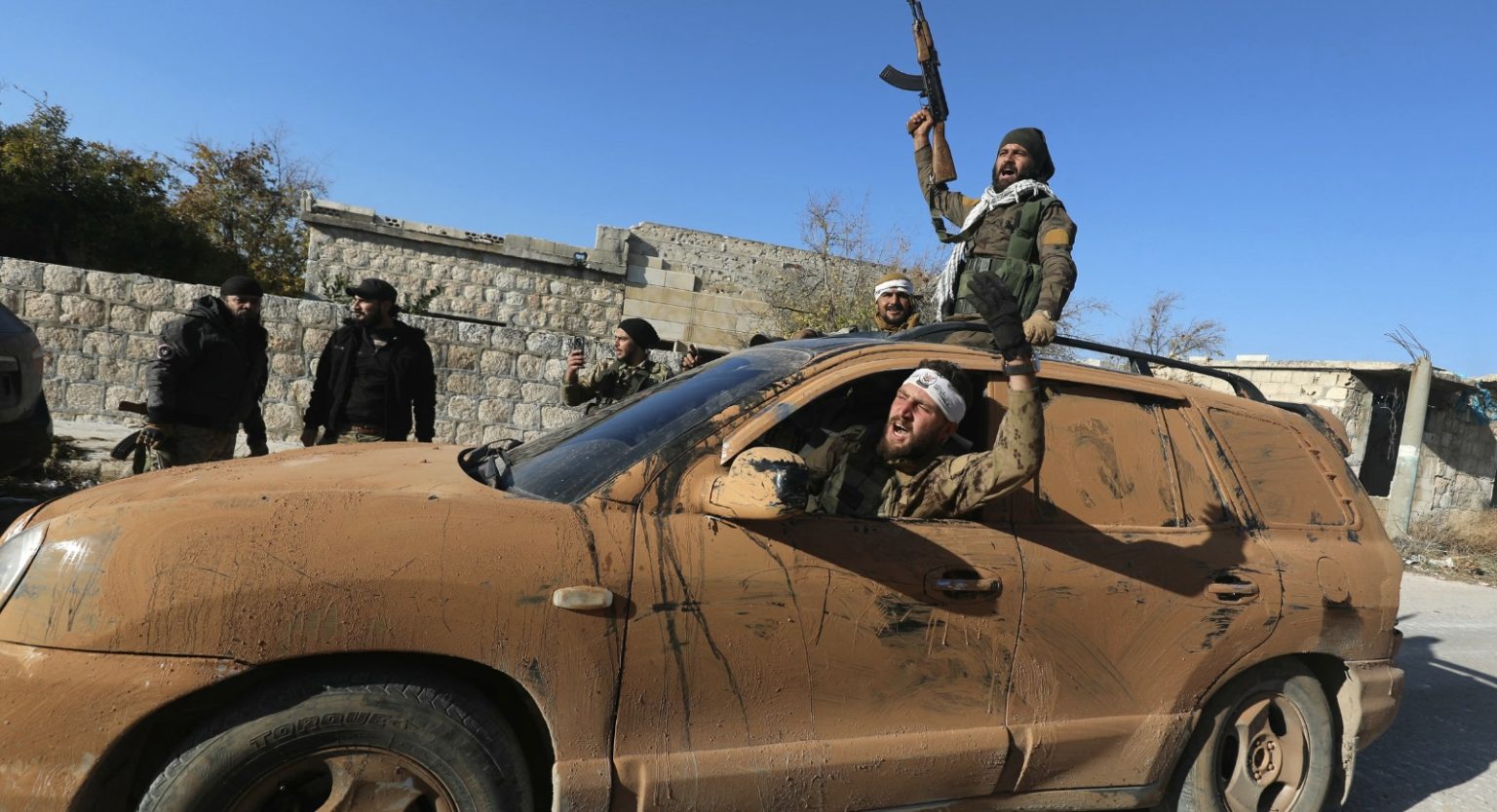 تل ابيب وواشنطن: هناك مؤشرات على تفكك الجيش السوري وانهيار النظام…