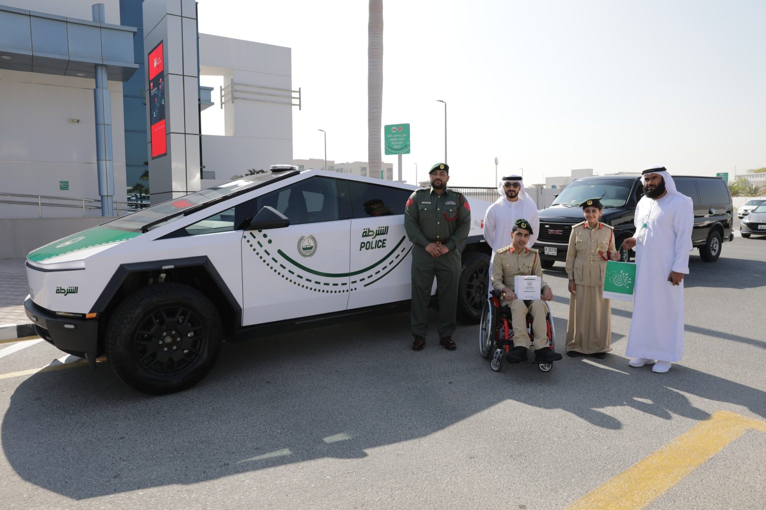 ” طفل من أصحاب الهمم” يُعايش تجربة ضابط في شرطة دبي