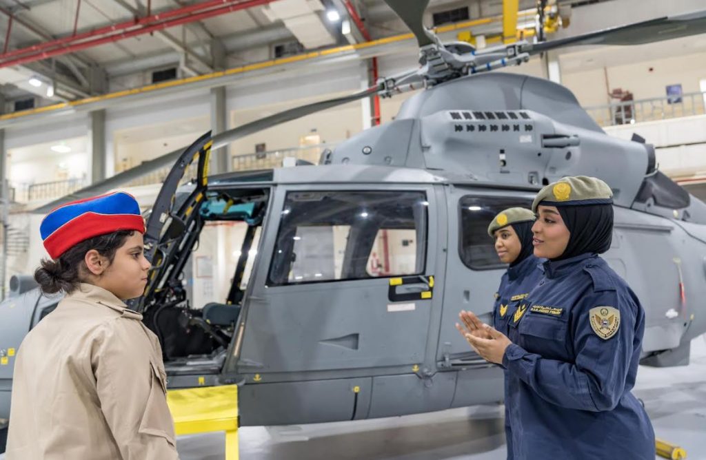 بالتعاون مع وزارة الدفاع.. “تحقيق أمنية” تحقق حلم الطفلة فطيم بأن تصبح طيار مقاتل