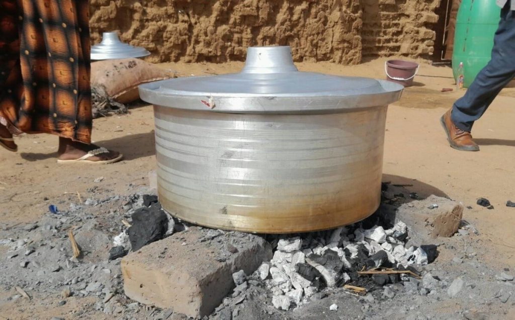 الصليب الأحمر: آلاف الأشخاص بدأوا في الحصول على وجبات بشمال دارفور