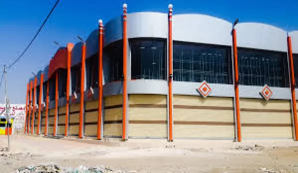 فريق الدفاع المدني اليمني يقدم حقائق حول اندلاع حريق هايبر شملان صنعاء