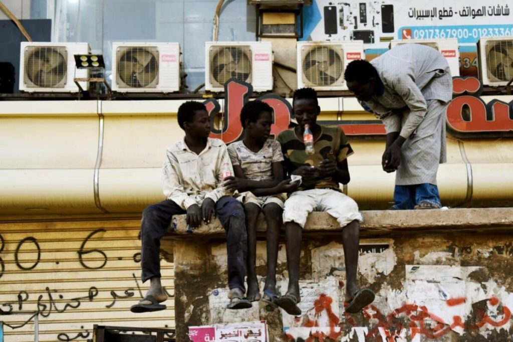 مشردو الحرب في السودان… حزنهم ثقيل وبردهم أثقل