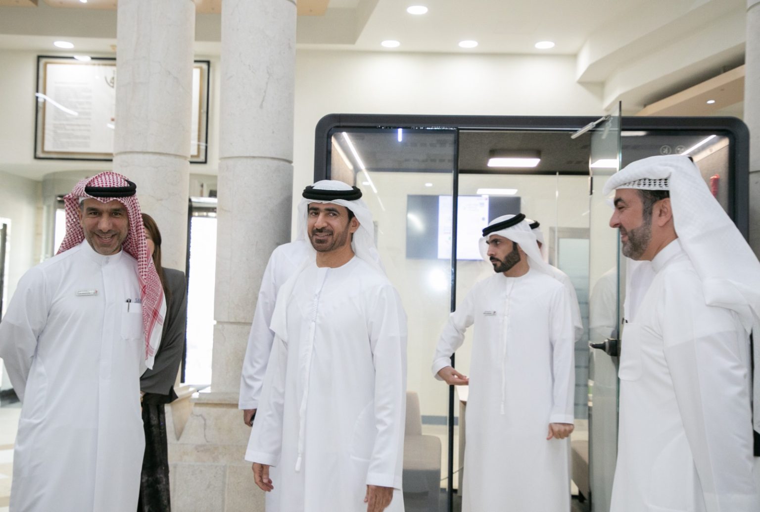 “الغرفة الذكية” توفر خدمات استثنائية للمتعاملين بمحاكم دبي