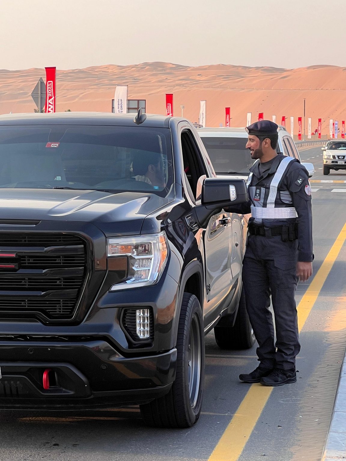 شرطة أبوظبي تعزز الوعي المروري لزوار “تل مرعب 2025”