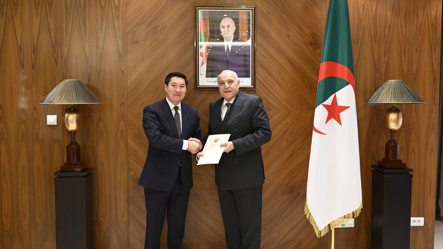 وزير الخارجية يستقبل سفير كازاخستان الجديد