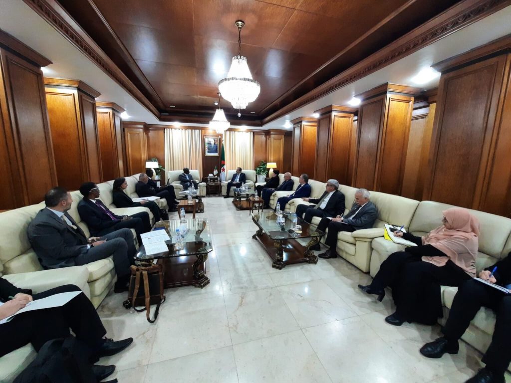 عرقاب يبحث مع وفد عن البنك الدولي تعزيز التعاون في مجال الطاقات المتجددة