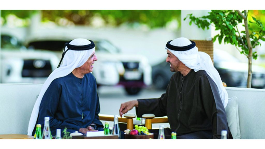 رئيس الدولة وحاكم رأس الخيمة يبحثان تعزيز رؤية الدولة التنموية