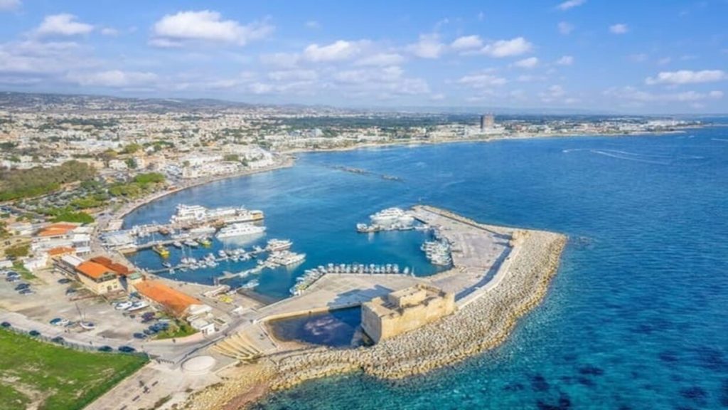 الشاباك يمنع شركات الطيران الإسرائيلية من الهبوط في مدينة بافوس قبرص