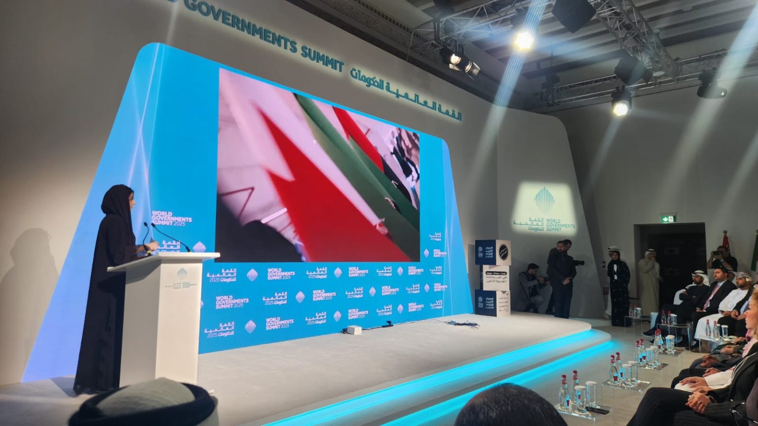 نخبة من النجوم بأكبر تجمع للقيادات العربية الشابة في القمة العالمية للحكومات