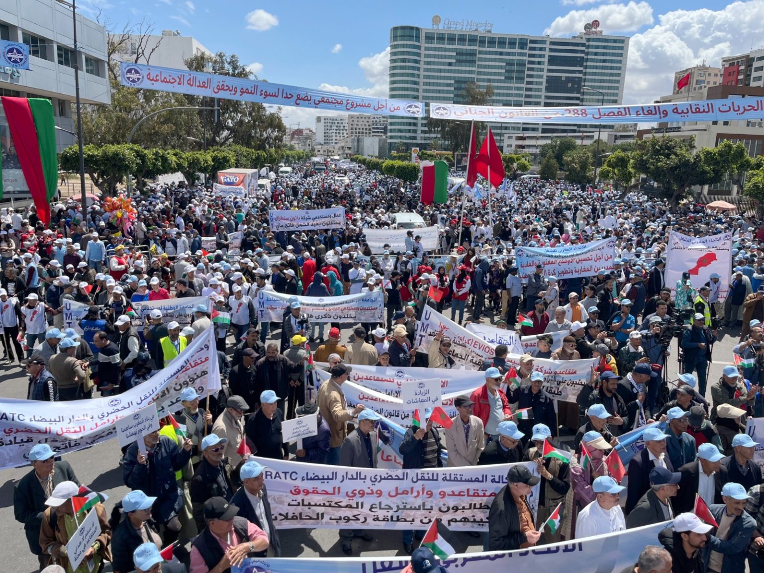 مركزيات نقابية تصعد ضد الحكومة.. الإعلان عن إضراب عام بالمغرب رفضا لمشروع قانون “الإضراب”