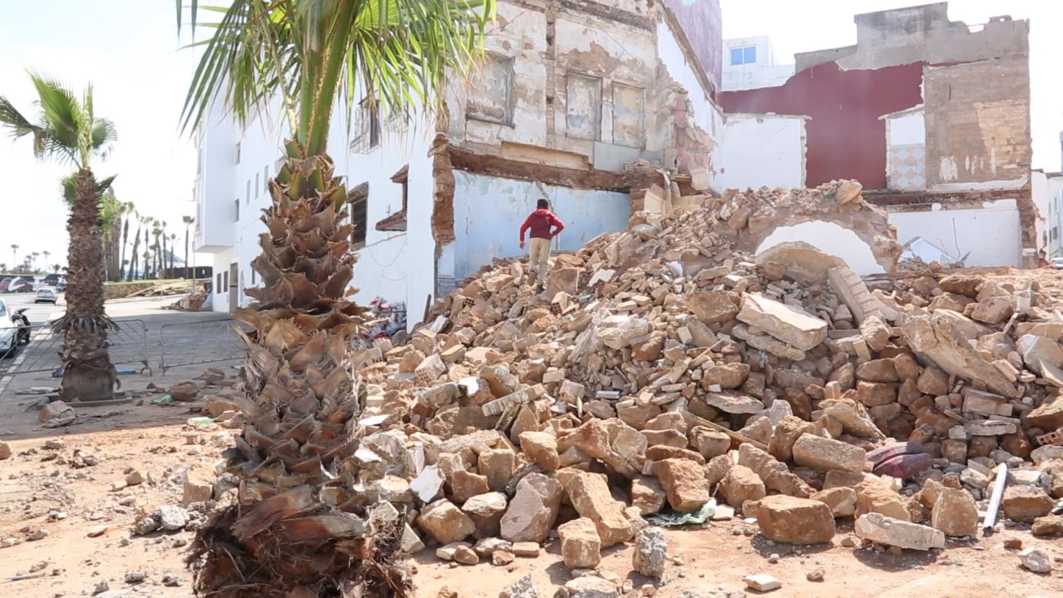 تقرير حقوقي يكشف “انتهاكات” هدم المنازل بالمغرب وينبه لحرمان أسر من السكن اللائق