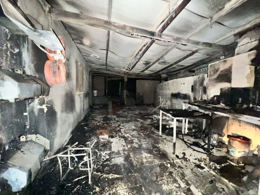 مستعمرون يحرقون 3 منازل ومركبتين في دوما جنوب نابلس