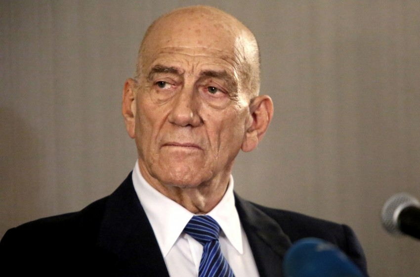 أولمرت: إسرائيل ترتكب جرائم حرب في غزة