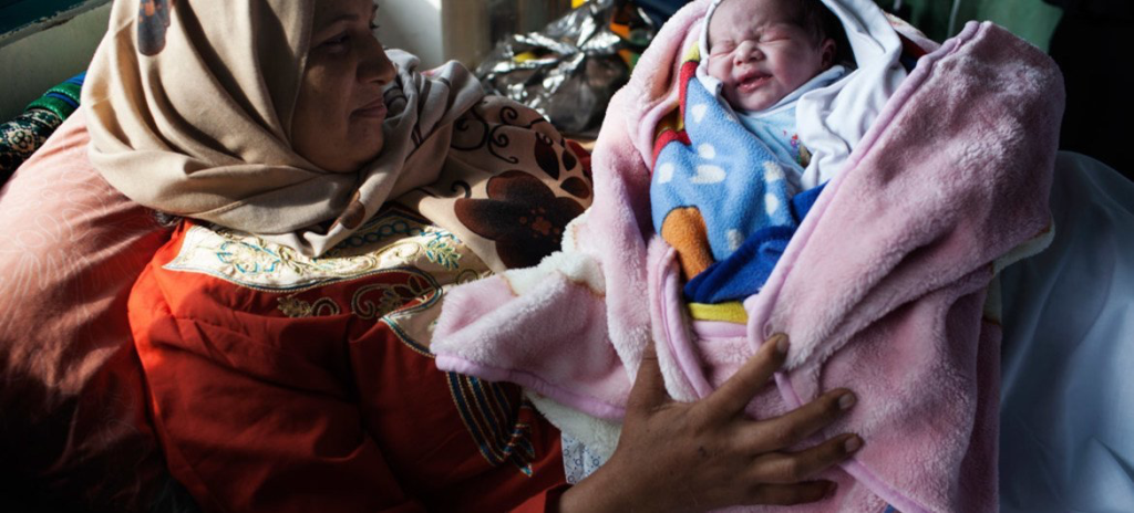 الناطق باسم مستشفى الأقصى: نحذر من تعرض حياة 50 ألف سيدة حامل ومرضعة للخطر