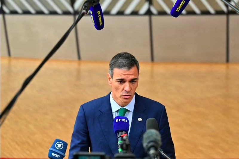 سانشيز: غزة تشهد “إبادة جماعية”