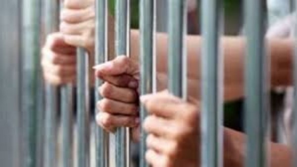 أنهيا حياة زوجها في أسيوط.. إحالة أوراق ربة منزل وعشيقها للمفتي