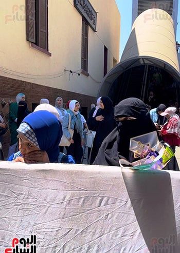 اولياء-الامور-في-انتظار-ابنائهم