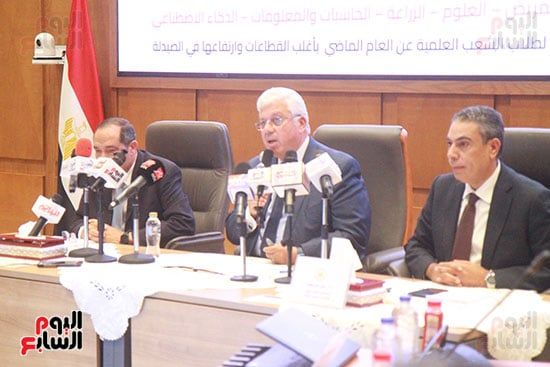 عادل عبدالغفار المُتحدث الرسمى للوزارة وأيمن عاشور وزير التعليم العالى وجودة غانم رئيس قطاع التعليم (11) عادل عبدالغفار المُتحدث الرسمى للوزارة وأيمن عاشور وزير التعليم العالى وجودة غانم رئيس قطاع التعليم (11)