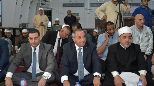 بورسعيد تحتفل بالمولد النبوي في أجواء إيمانية.. والمحافظ يشارك الأهالي بالمسجد العباسي |صور