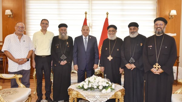 محافظ بورسعيد يستقبل وفدًا من الكنيسة للتهنئة بذكرى المولد النبوي الشريف