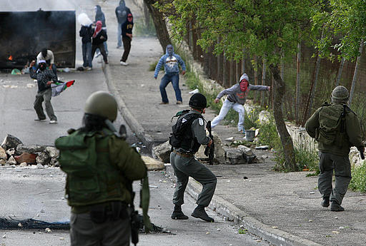 الاحتلال يقيم نحو 1000 حاجز وبوابة جديدة في الضفة منذ بدء الحرب