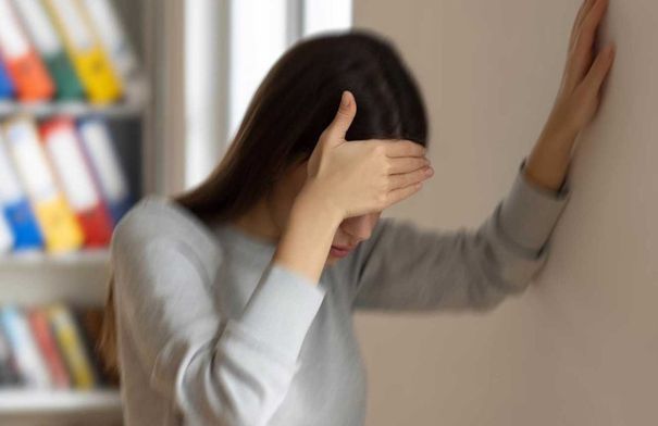 الدوخة الصباحية.. عرض شائع قد يكشف مشكلة في ضغط الدم …