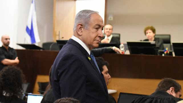 نتنياهو يوعز للجيش الاسرائيلي بشن هجمات قوية على غزة