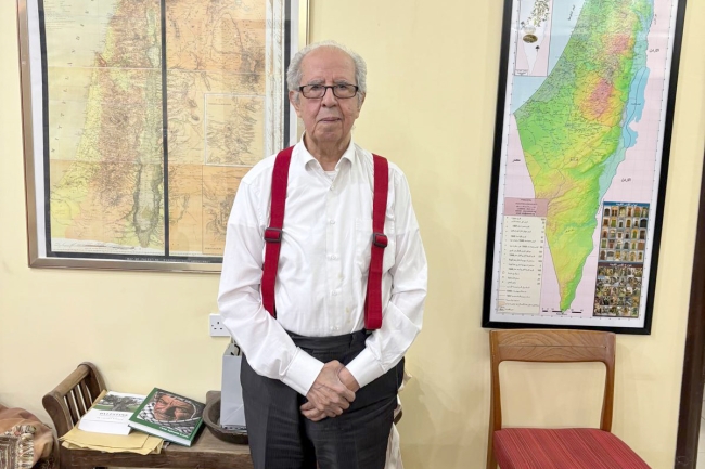 سلمان أبوستة يعرض تاريخ فلسطين بالخرائط والأطالس والفيديوهات المصورة