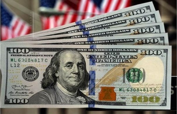 الدولار يقفز لأعلى مستوياته منذ آب…
