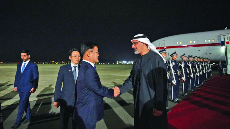 نيابة عن رئيس الدولة.. ولي عهد أبوظبي يصل إلى كوريا للمشاركة في المنتدى الاقتصادي لدول آسيا