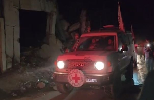 الصليب الأحمر يسلم إسرائيل 3 جثث…