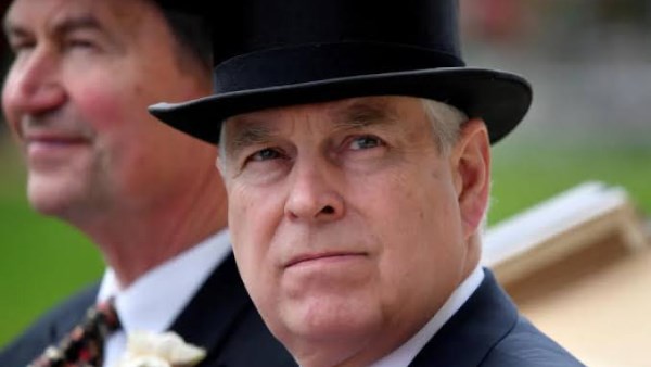 الأمير أندرو يفقد لقبه ويغادر مقر إقامته