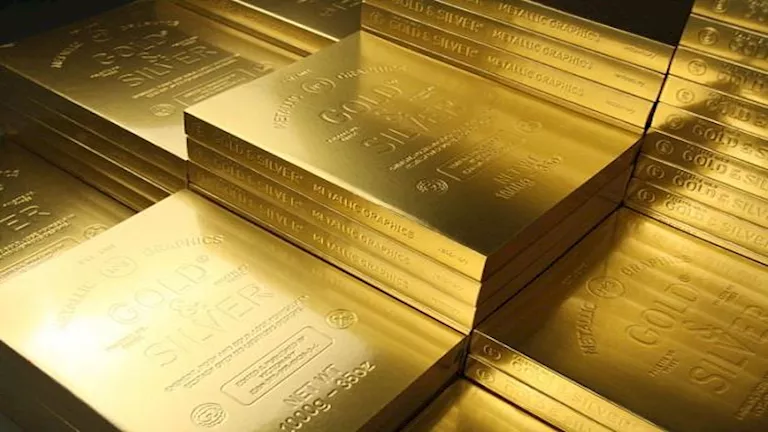 الذهب العالمي يتلقى ضربة جديدة ويتراجع 1.65% خلال تعاملات اليوم