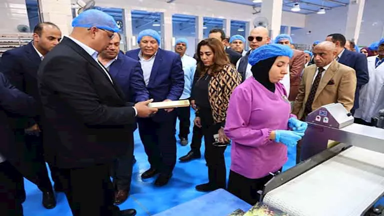 وزيرا التنمية المحلية والزراعة يتفقدان مشروع الإنتاج الحيواني ومجمع تم