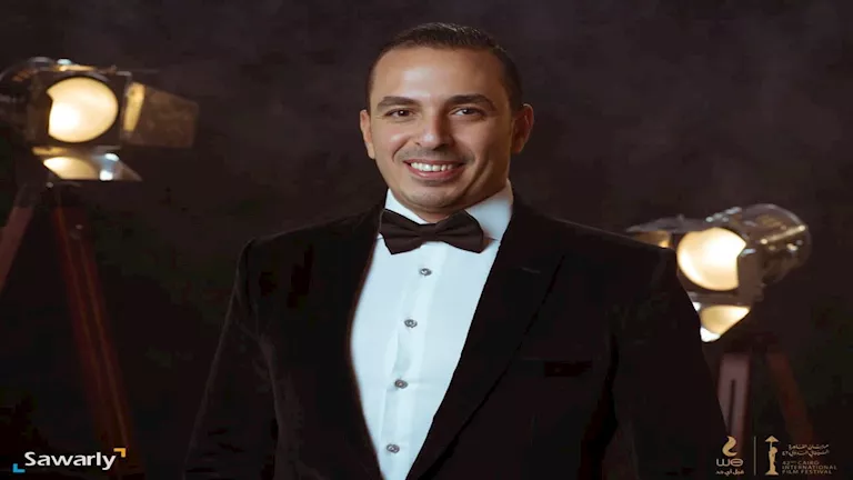 بالصور.. إشادات كبيرة بـ عمرو كمال المشرف العام على احتفالية “وطن السل