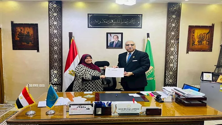 تكريم طالبتين من القليوبية فازتا بالمركزين الثاني والخامس في تحدي القر