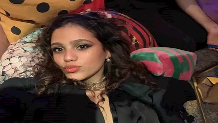 جانا عمرو دياب ضمن قائمة أجمل 50 لعام 2025.. 20 صورة