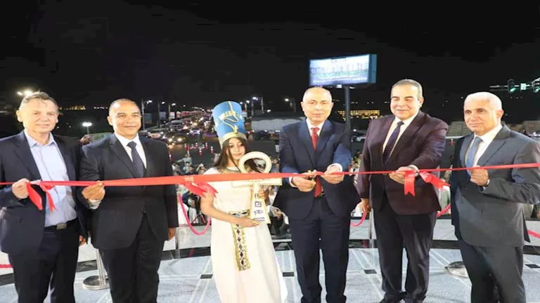 بشاشة عملاقة.. محافظ المنيا يفتتح ميدان النيل استعدادًا لافتتاح المتحف