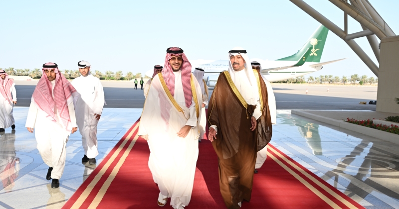 ممثل خادم الحرمين وولي العهد السعودي يقدم واجب العزاء في وفاة الشيخ علي عبدالله الأحمد الجابر الصباح