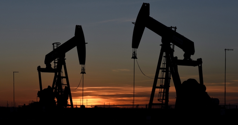 النفط يصعد بعد تراجع مخزونات الخام الأميركية