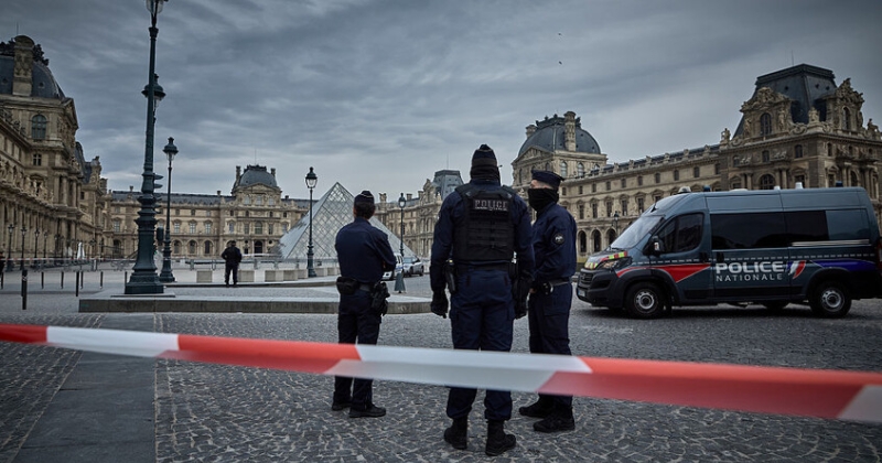 فرنسا.. القبض على 5 مشتبه بهم آخرين في قضية سرقة متحف اللوفر