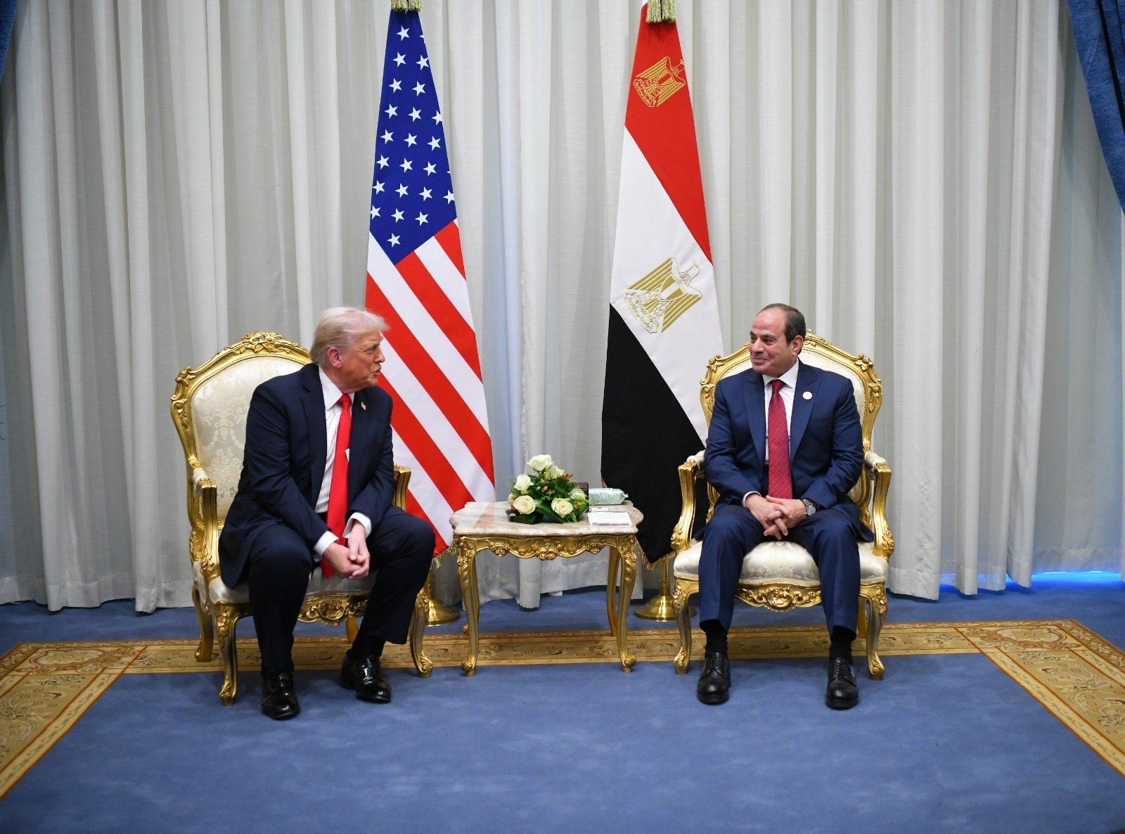 الرئيس السيسي وترامب خلال المباحثات السابقة لقمة شرم الشيخ
