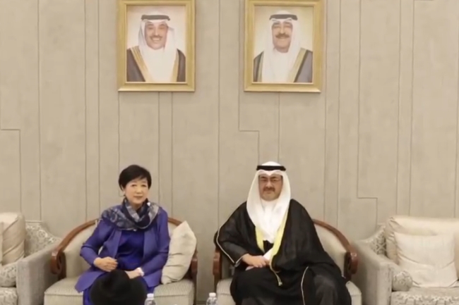 حاكمة طوكيو تصل إلى البلاد