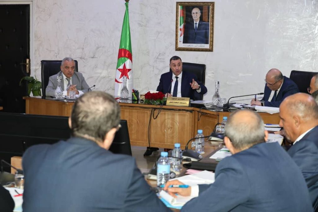 تعليمات لتعزيز جهود تحسين خدمات النقل بالسكك الحديدية ومواكبة النقل البحري للسلع والبضائع